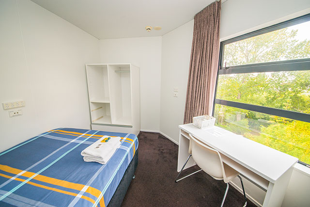 Princeton Apartments : Bedroom.
